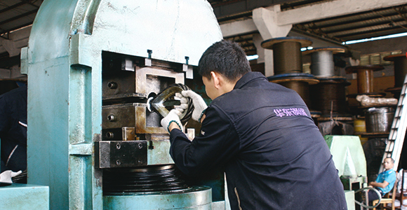 完善服務(wù)—全程有保障 完善服務(wù)—全程有保障,華東鋼絲繩